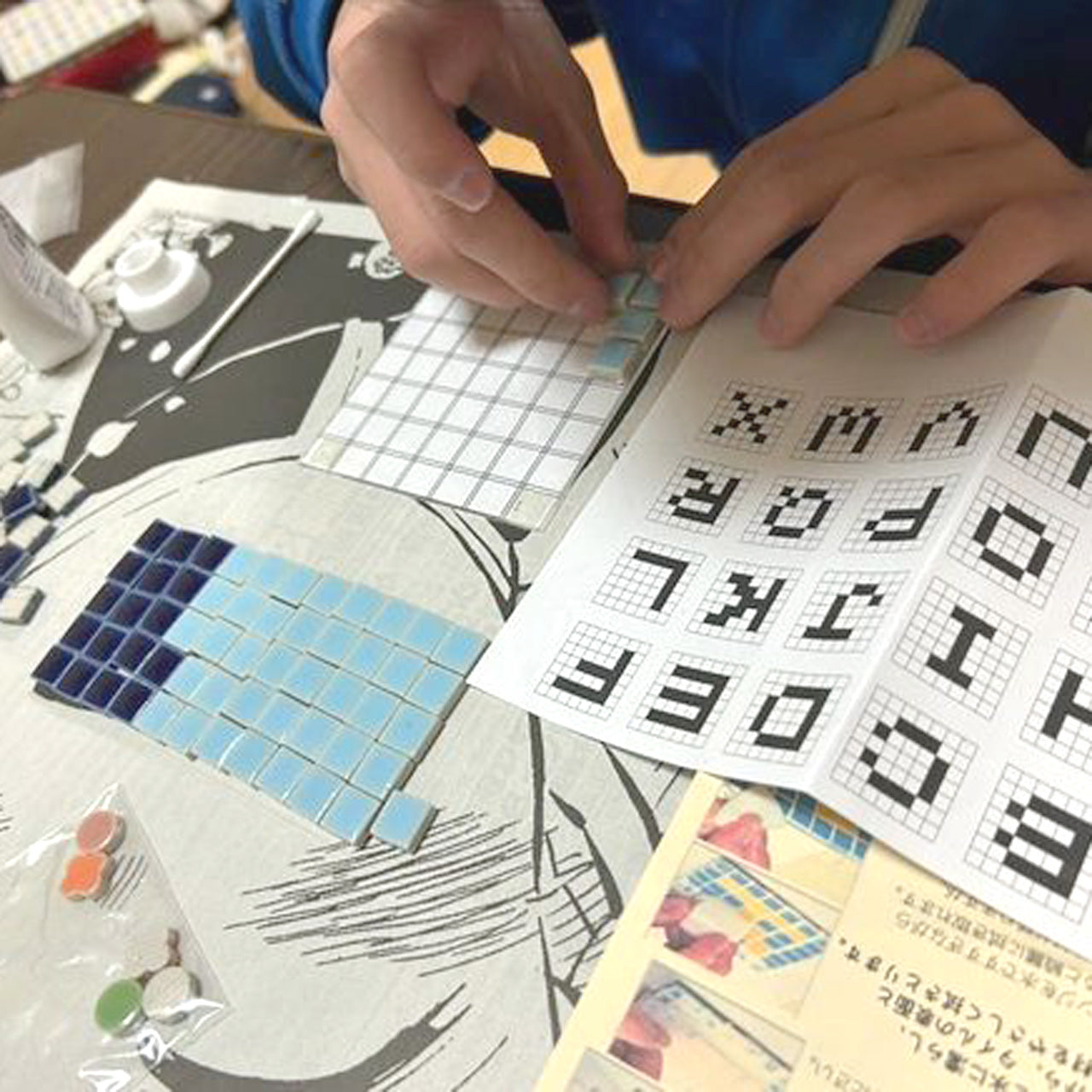 【A〜Z自由に作れる】DIYモザイクタイルキット|ピンク&グレーセット|コースター・飾り・アートに最適|初心者OK|工作・クラフト・手作りギフトにも!