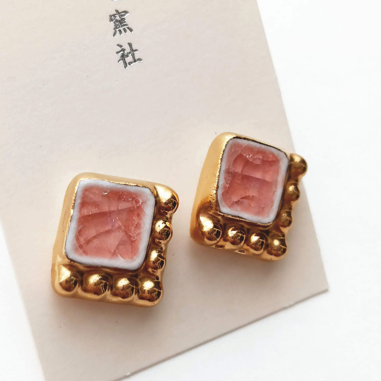 【七窯社】レトロ コーラル×金スクエアピアス 金彩×陶器の手作りアクセサリー