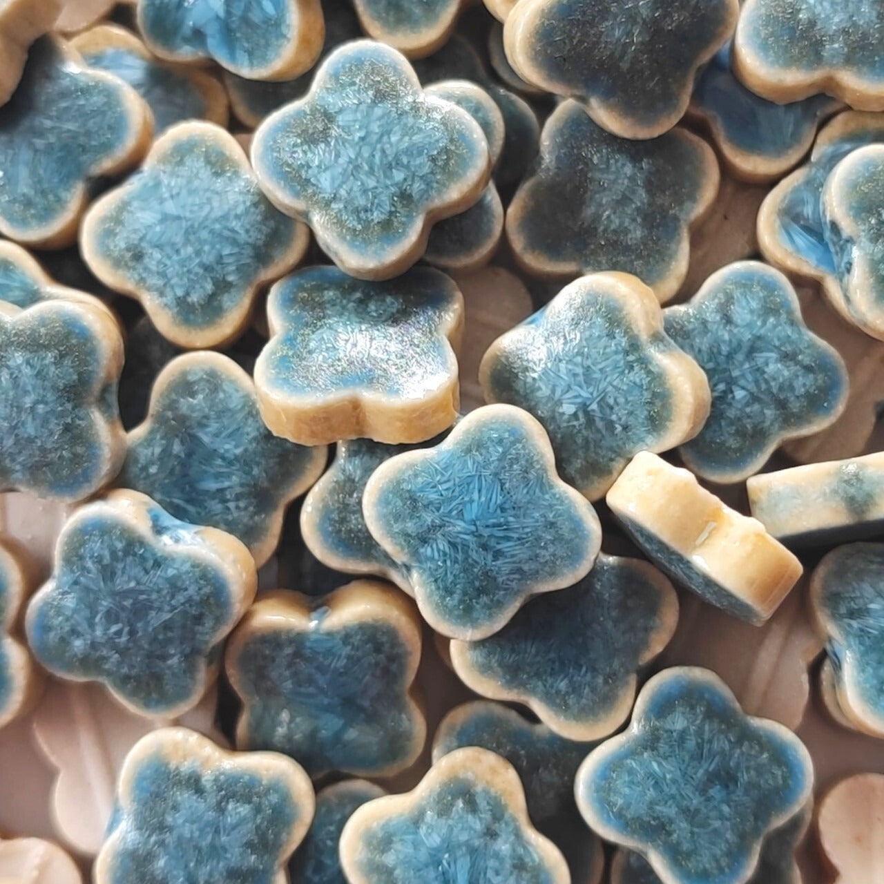 モザイクタイル【花型10mm】選べる単色カラー バラ石 100g(約120個入) 美濃焼タイル 純正品 国産 7色