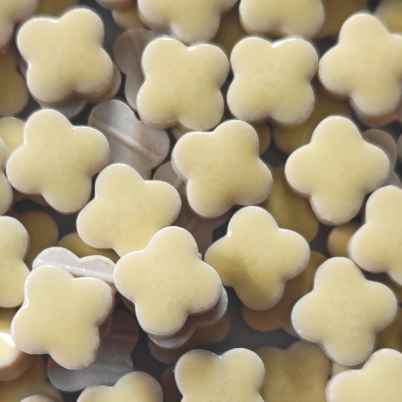 モザイクタイル【花型10mm】選べる単色カラー バラ石 100g(約120個入) 美濃焼タイル 純正品 国産 7色